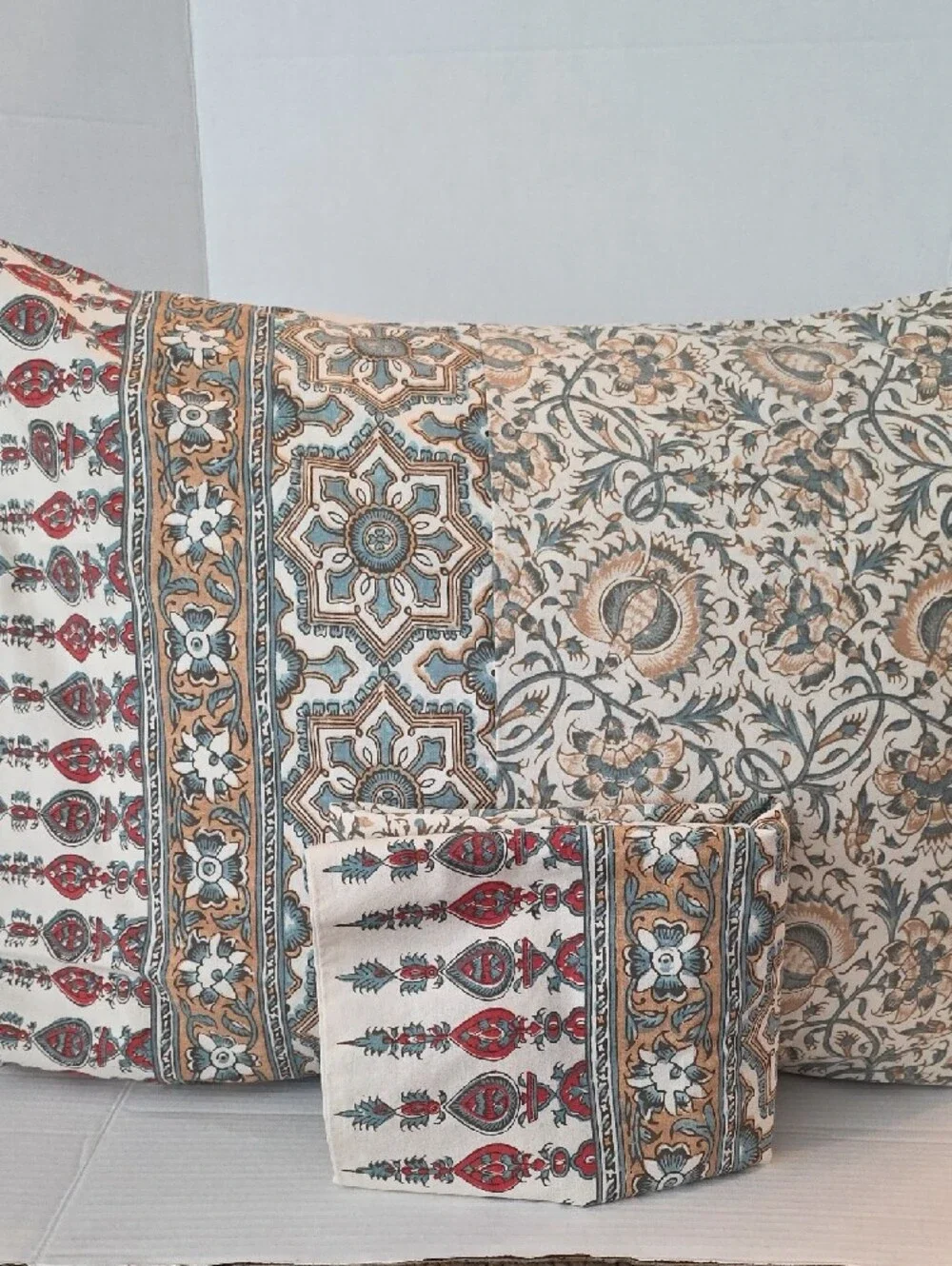 Pottery Barn Teal, Cream Medallion Paisley Full/Queen Duvet Cover Standard Shams